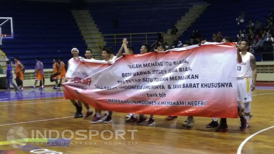 Tim Bank BJB Garuda Bandung. Copyright: © Muhammad Ginanjar/INDOSPORT